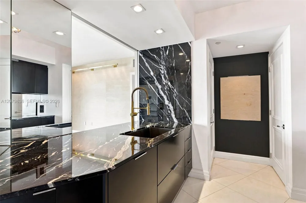 400 Alton Rd #1804 Miami Beach, FL 33139