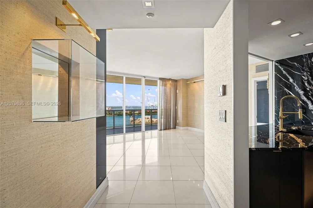 400 Alton Rd #1804 Miami Beach, FL 33139