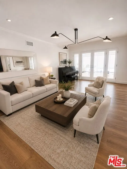 5406 Garden Grove Avenue Tarzana, CA 91356