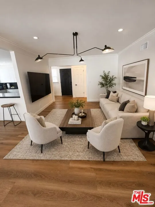 5406 Garden Grove Avenue Tarzana, CA 91356