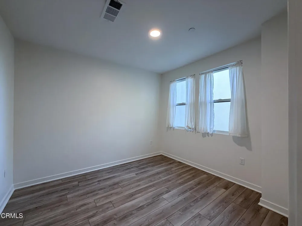 1568 E Thompson Boulevard Ventura, CA 93001