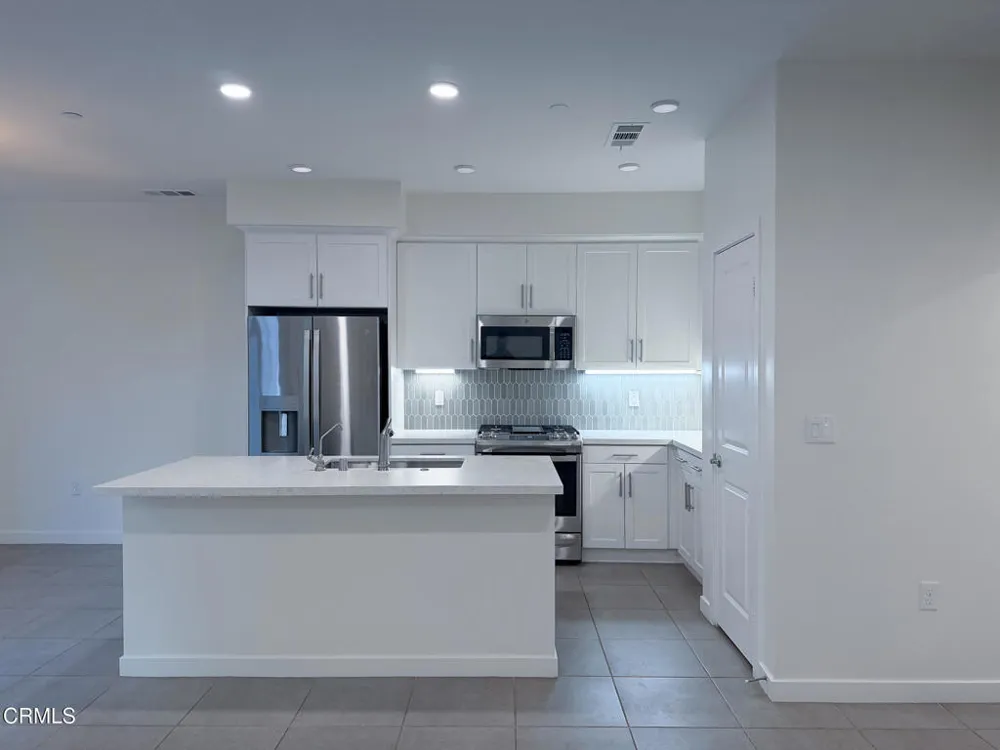 1568 E Thompson Boulevard Ventura, CA 93001