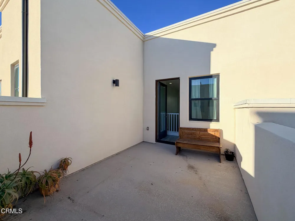 1568 E Thompson Boulevard Ventura, CA 93001