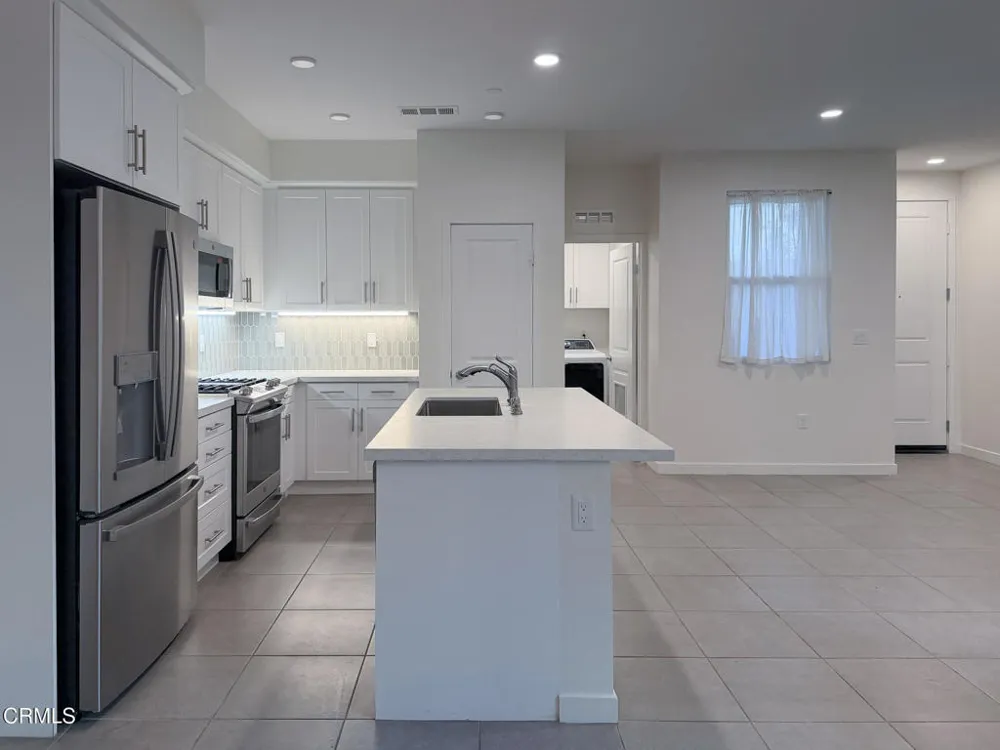 1568 E Thompson Boulevard Ventura, CA 93001