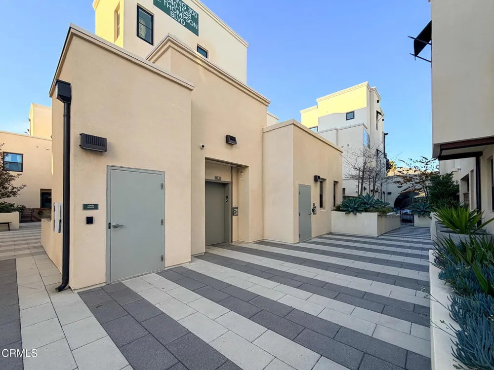 1568 E Thompson Boulevard Ventura, CA 93001