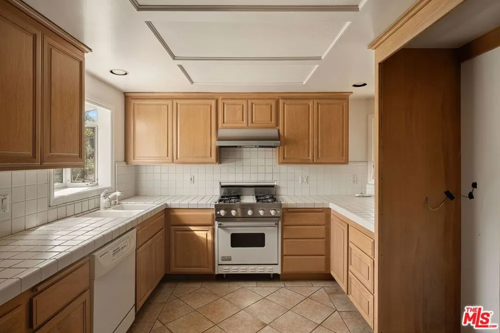 16801 W Sunset Boulevard Los Angeles, CA 90272