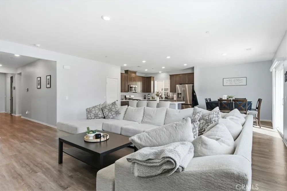 15727 Akron Victorville, CA 92394
