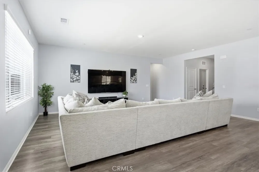15727 Akron Victorville, CA 92394