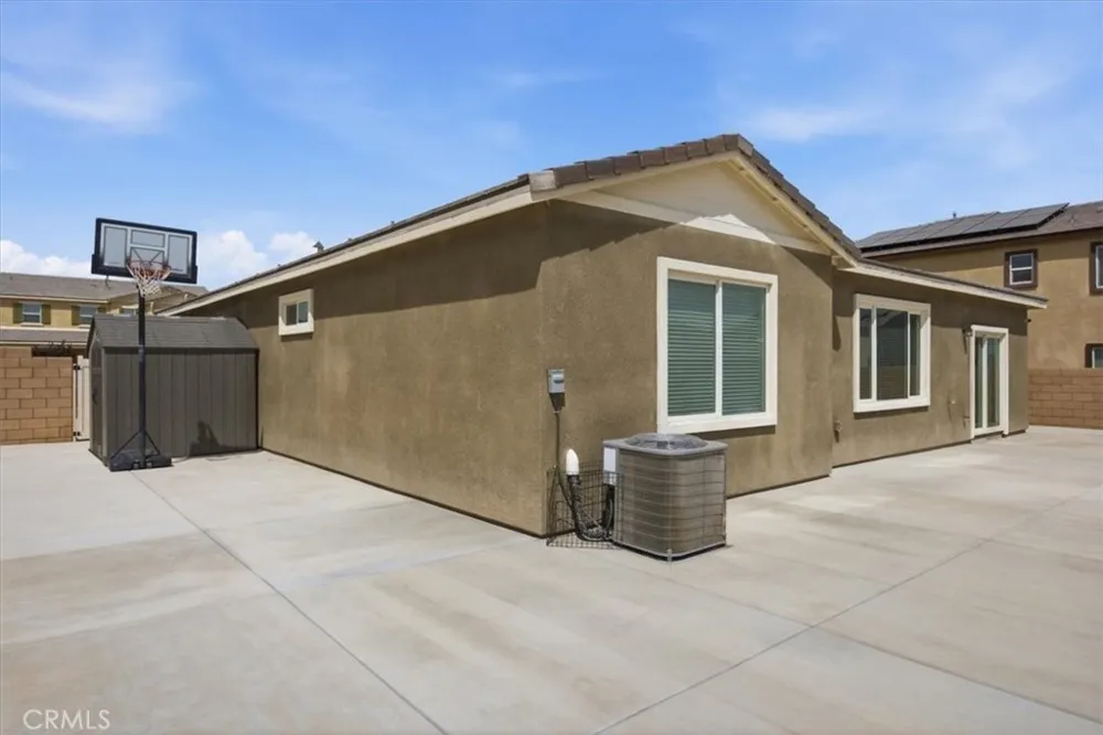 15727 Akron Victorville, CA 92394