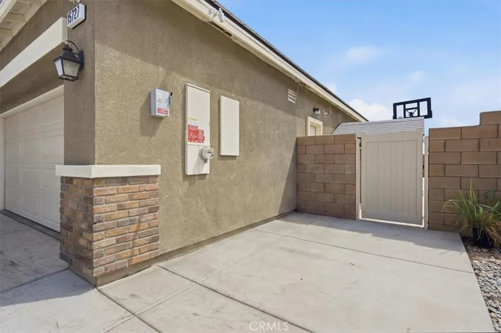 15727 Akron Victorville, CA 92394