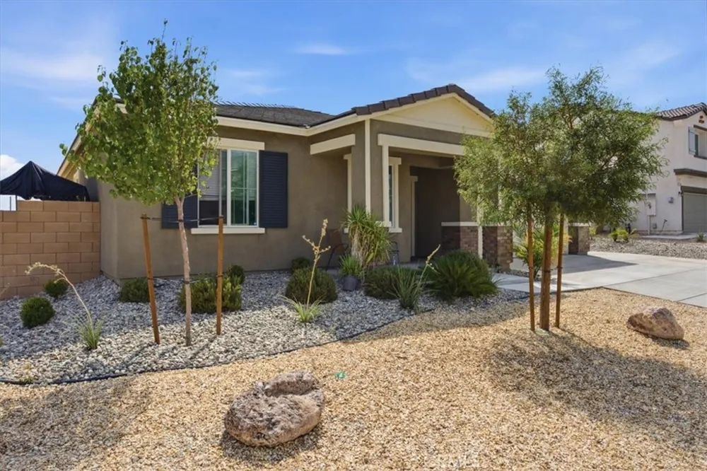 15727 Akron Victorville, CA 92394