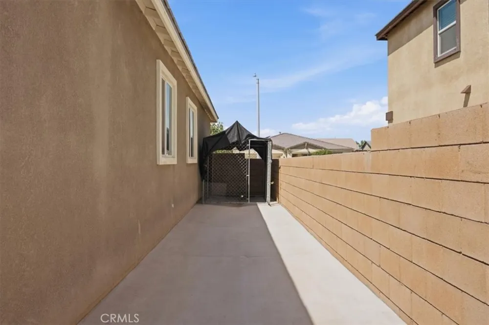 15727 Akron Victorville, CA 92394