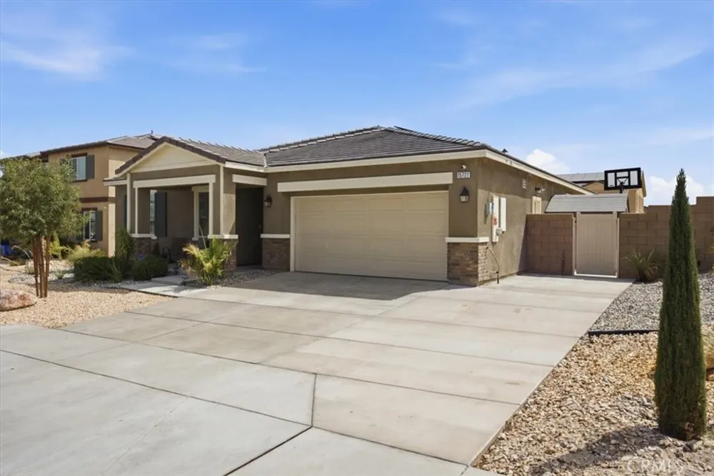 15727 Akron Victorville, CA 92394