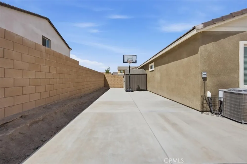 15727 Akron Victorville, CA 92394