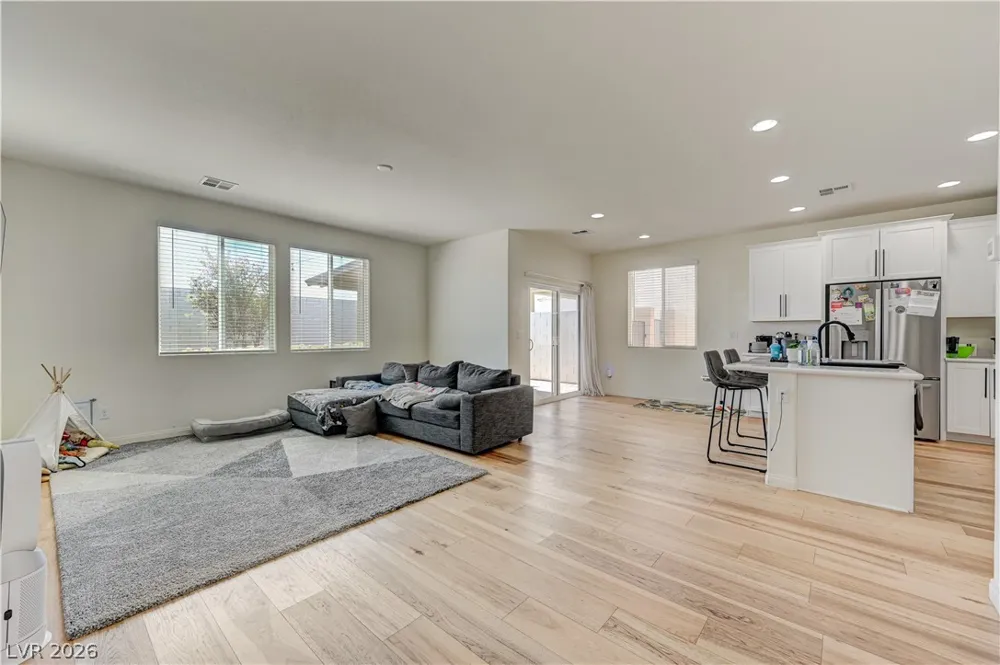 4417 Frias Falls Avenue Las Vegas, NV 89141