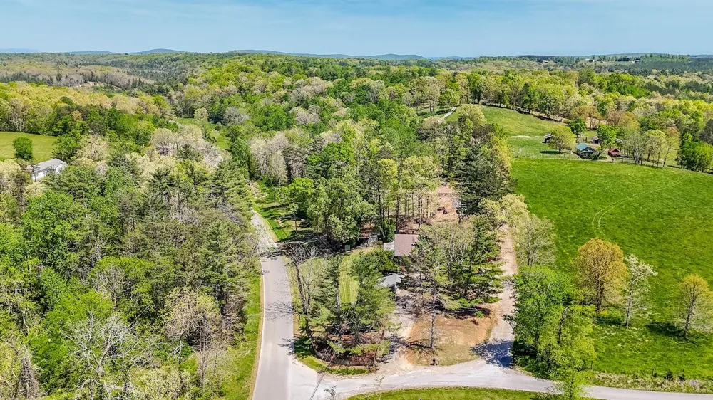 11 Cedar Hills Rd Grandview, TN 37337