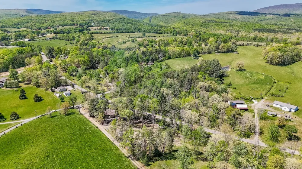 11 Cedar Hills Rd Grandview, TN 37337
