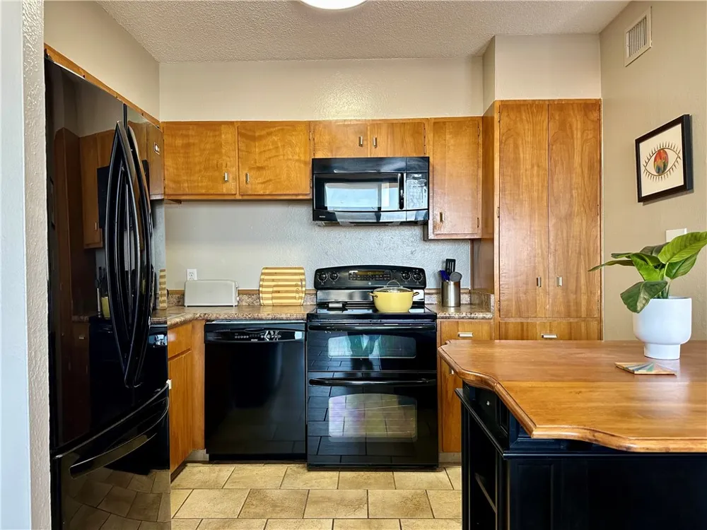 715 S Upper Broadway Street #905 Corpus Christi, TX 78401