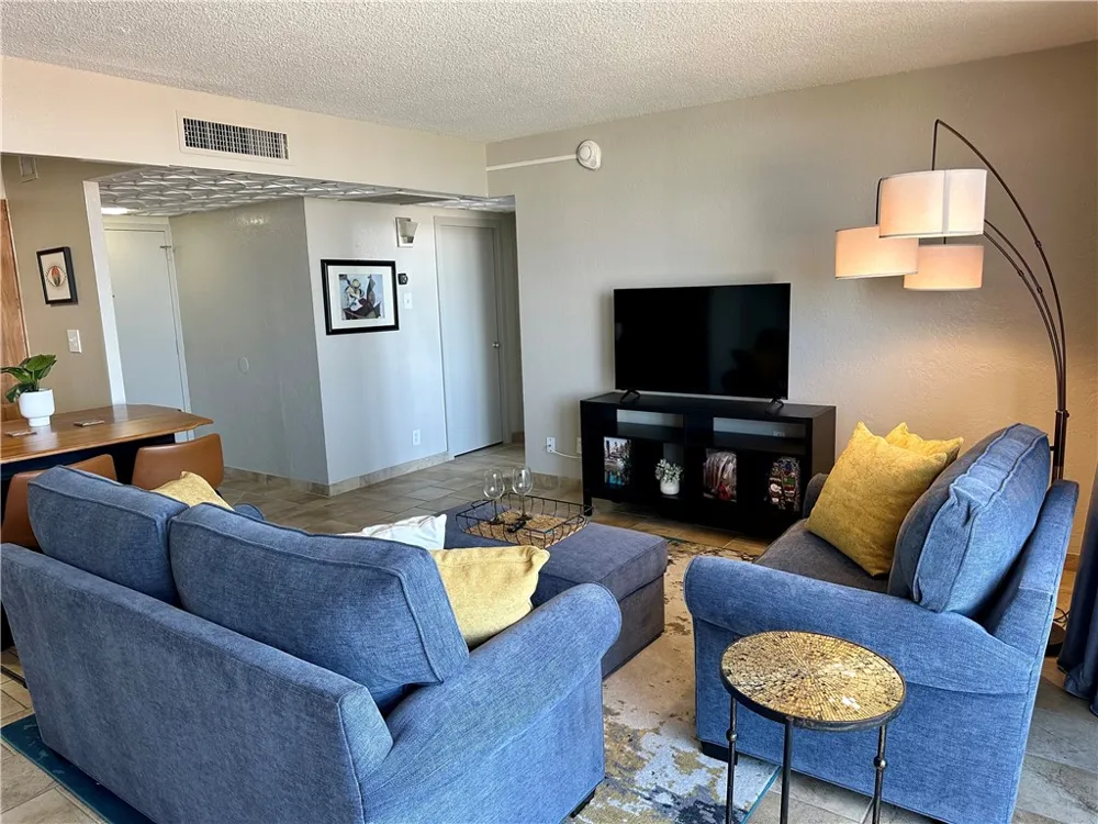 715 S Upper Broadway Street #905 Corpus Christi, TX 78401