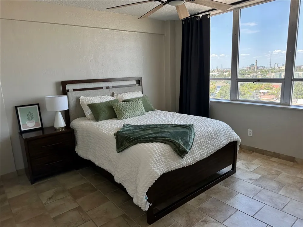 715 S Upper Broadway Street #905 Corpus Christi, TX 78401