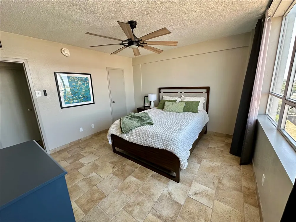 715 S Upper Broadway Street #905 Corpus Christi, TX 78401