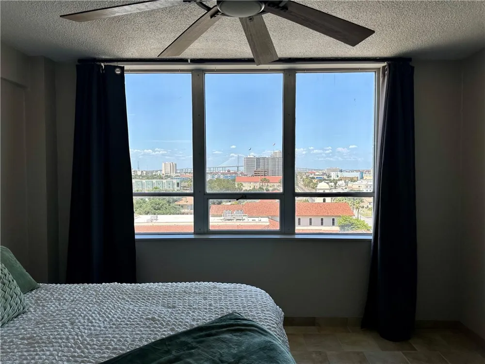 715 S Upper Broadway Street #905 Corpus Christi, TX 78401
