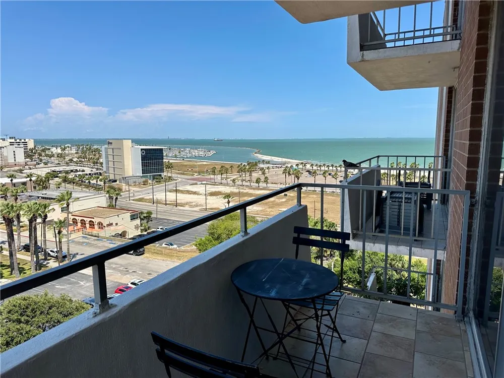 715 S Upper Broadway Street #905 Corpus Christi, TX 78401