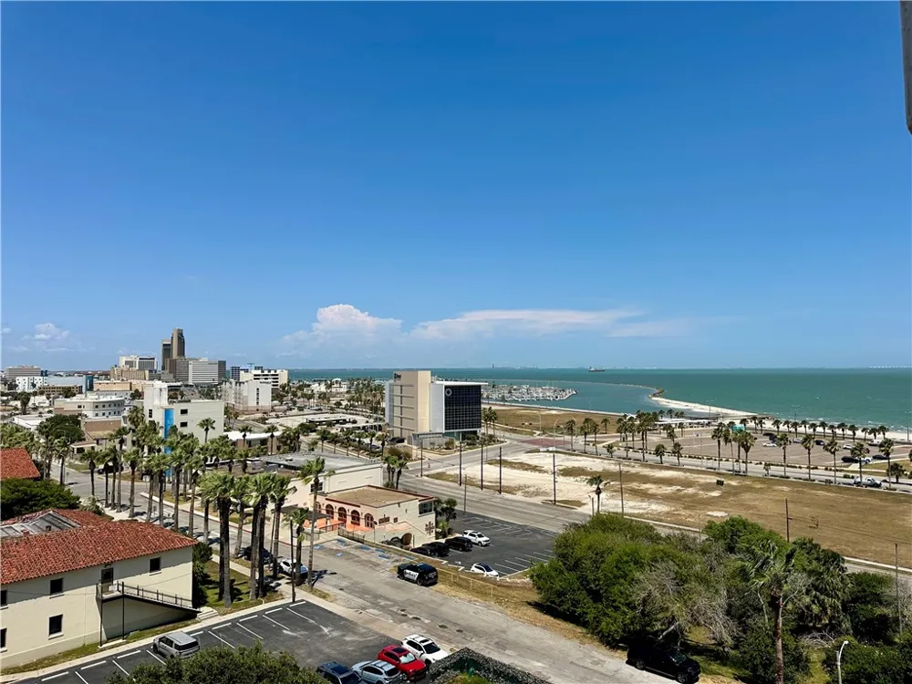 715 S Upper Broadway Street #905 Corpus Christi, TX 78401