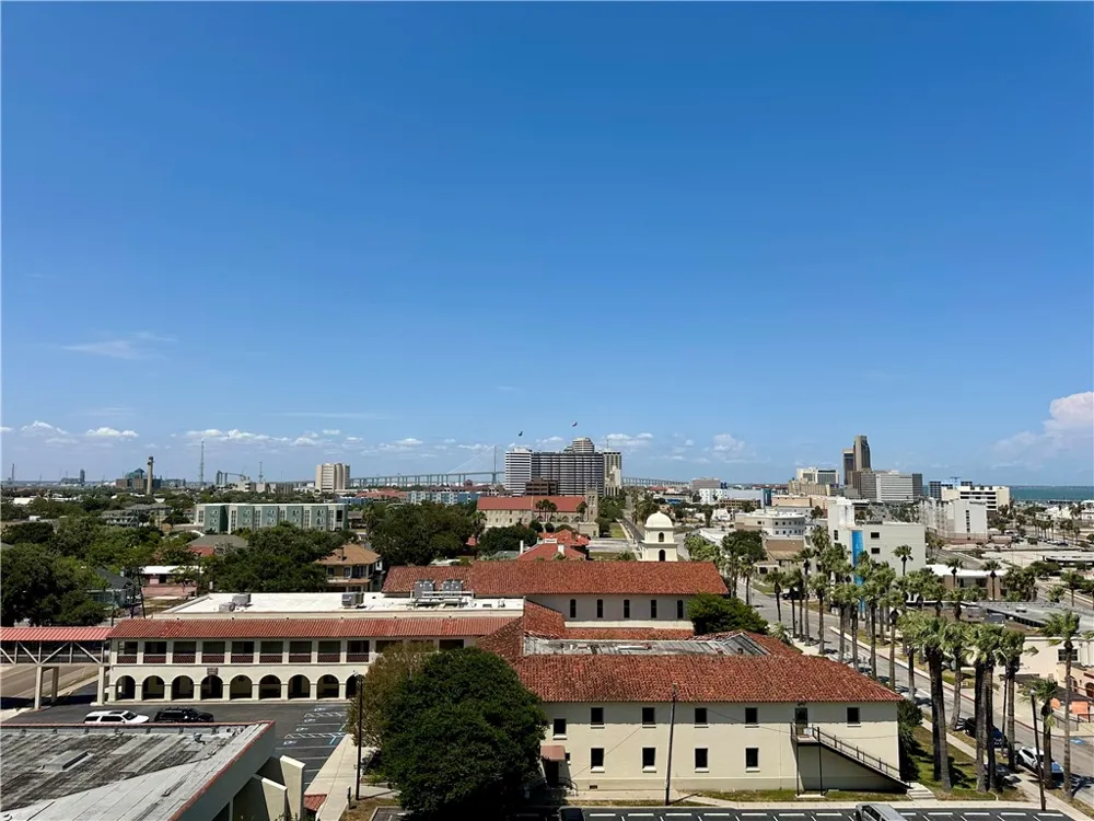 715 S Upper Broadway Street #905 Corpus Christi, TX 78401