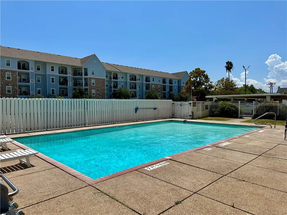 715 S Upper Broadway Street #905 Corpus Christi, TX 78401