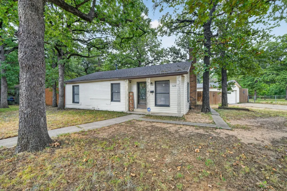 1629 Robinwood Drive Fort Worth, TX 76111