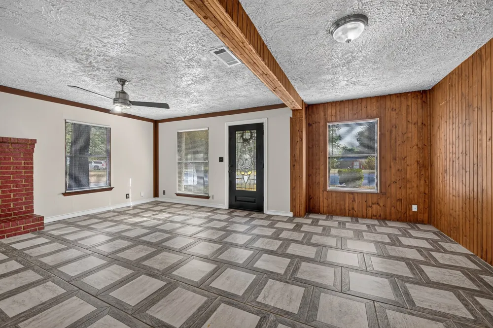 1629 Robinwood Drive Fort Worth, TX 76111