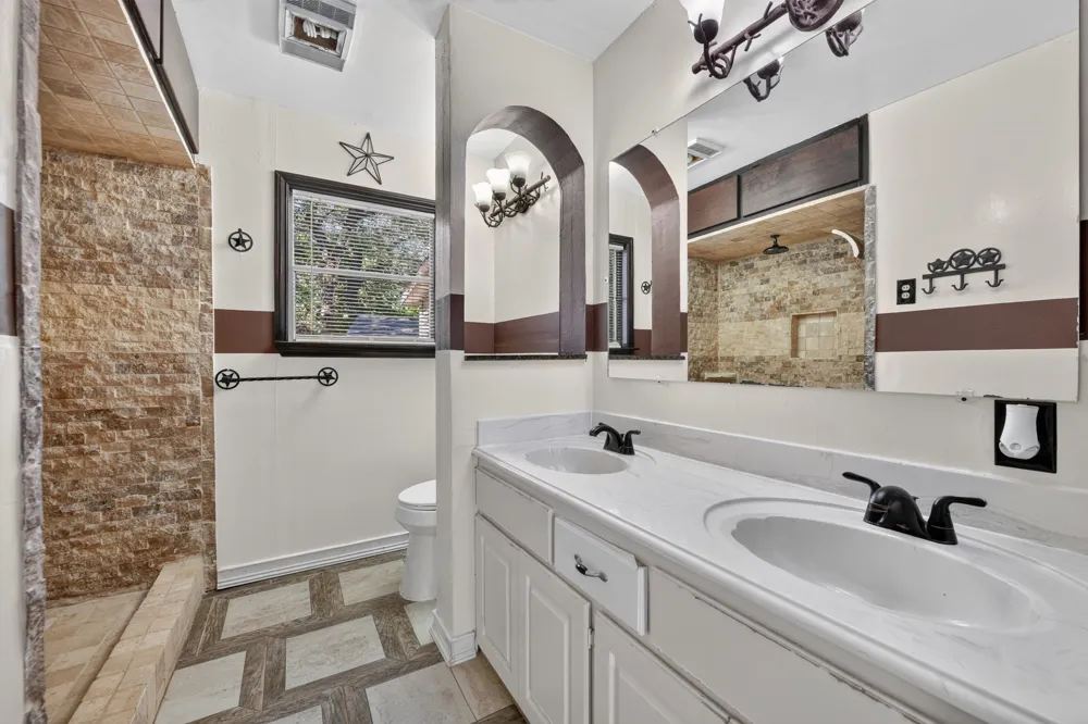1629 Robinwood Drive Fort Worth, TX 76111