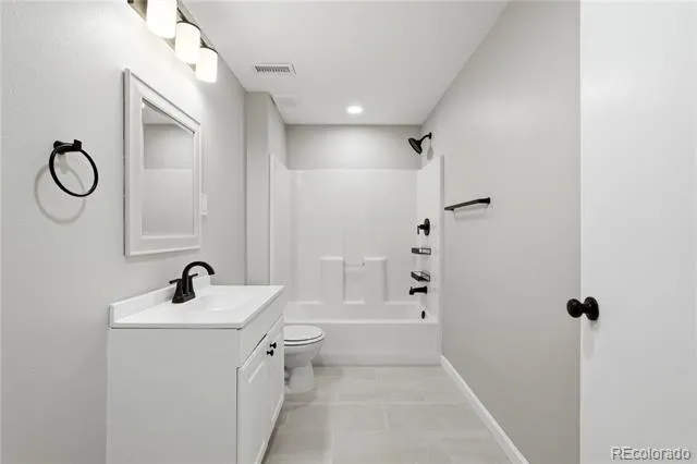 5566 S Ireland Street Aurora, CO 80015