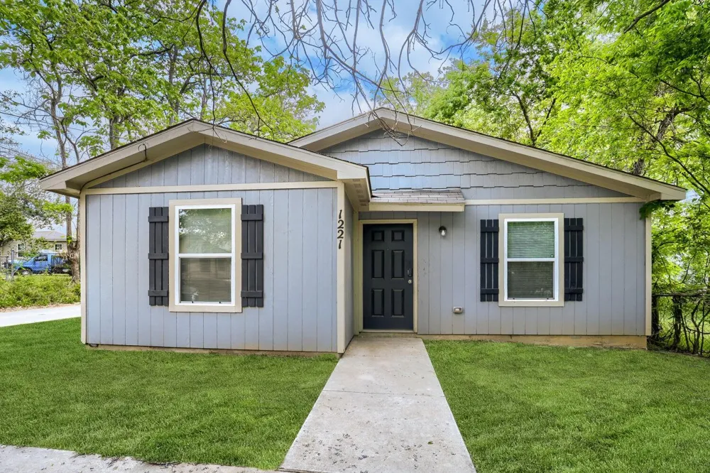 1221 Whitten Avenue Tyler, TX 75702