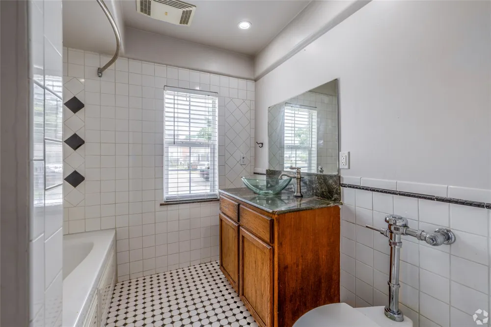 24 E 17th Street Tulsa, OK 74119