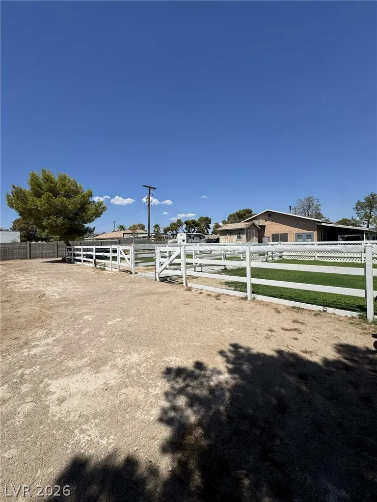 167 E Robindale Road Las Vegas, NV 89123