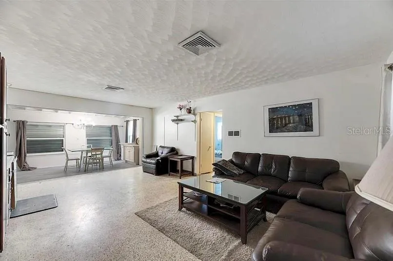 2695 S EAST AVENUE Sarasota, FL 34239
