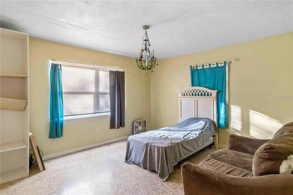 2695 S EAST AVENUE Sarasota, FL 34239