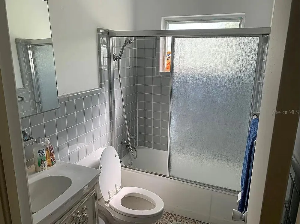 2695 S EAST AVENUE Sarasota, FL 34239