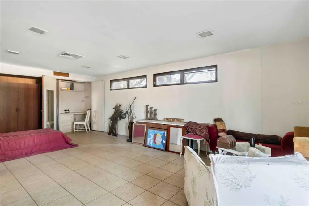 2695 S EAST AVENUE Sarasota, FL 34239