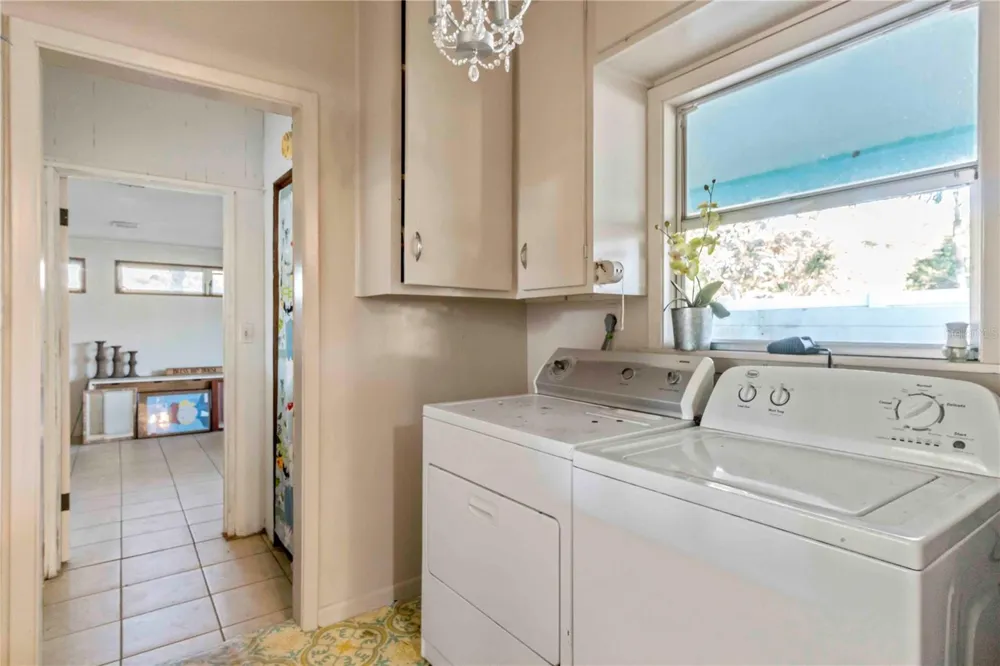 2695 S EAST AVENUE Sarasota, FL 34239