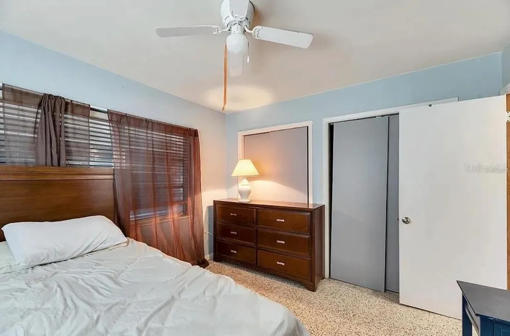 2695 S EAST AVENUE Sarasota, FL 34239