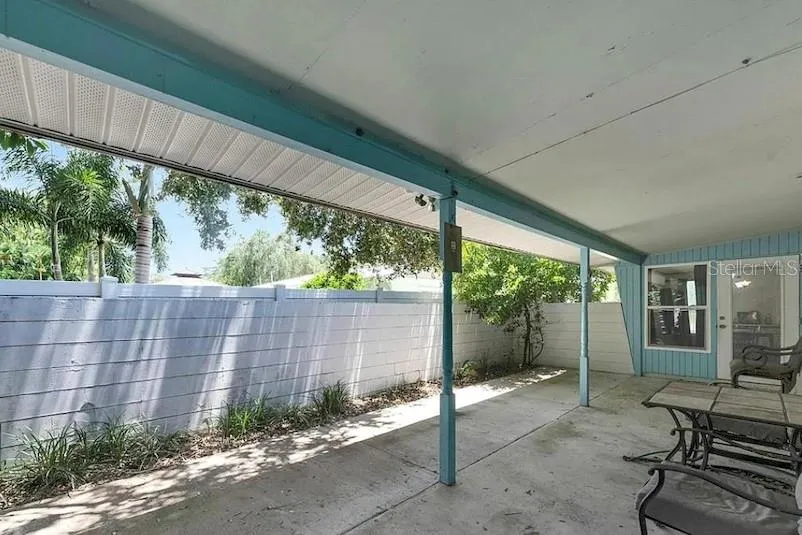 2695 S EAST AVENUE Sarasota, FL 34239