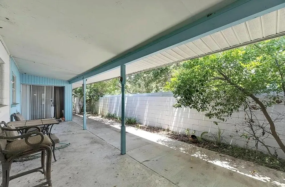 2695 S EAST AVENUE Sarasota, FL 34239
