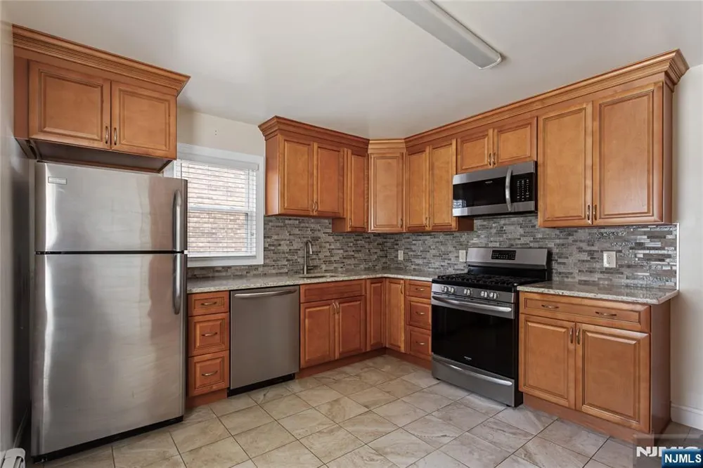 418 President Street Saddle Brook, NJ 07663