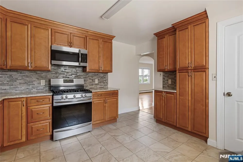 418 President Street Saddle Brook, NJ 07663