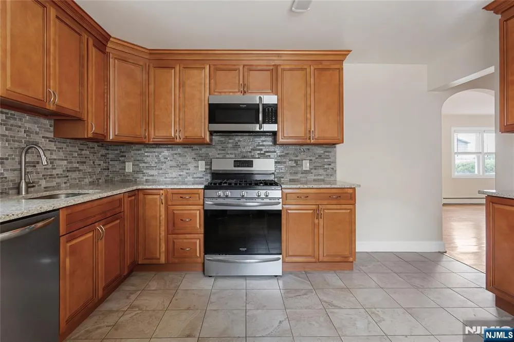 418 President Street Saddle Brook, NJ 07663