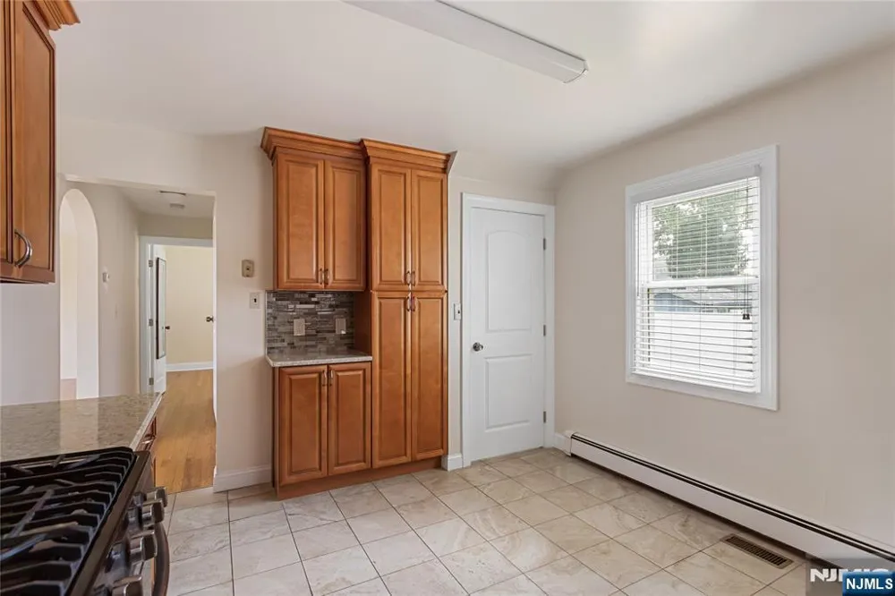 418 President Street Saddle Brook, NJ 07663
