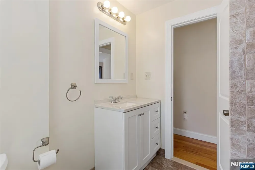 418 President Street Saddle Brook, NJ 07663